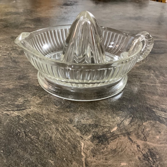 Vintage glass citrus juicer - Picture 4 of 8
